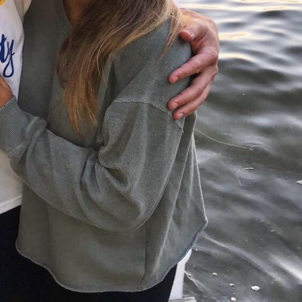 Green cropped crewneck sweatshirt